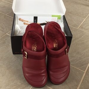Vionic slingback clog in merlot